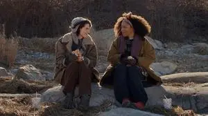 Halt geben die Gespräche mit der besten Freundin: Eva Victor und Naomie Ackie 