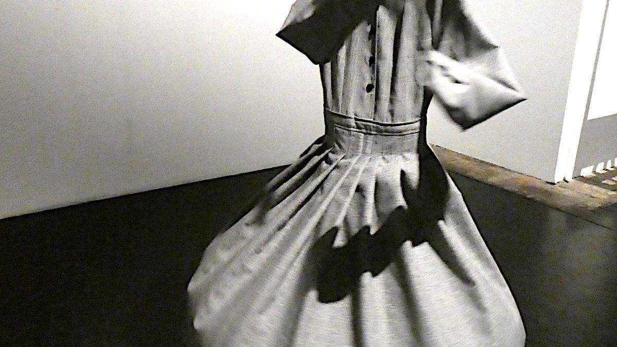 Meta Grugurevič, „Dancing Dress“, 2016-2019 
