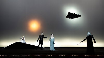 Streng stilisiert: Robert Wilsons „The Tempest“ auf der Bühne des Burgtheaters