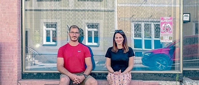 „Dok 1 - Wenn das Dorf stirbt“: Lisa Gadenstätter auf Recherche in Waidhofen an der Thaya