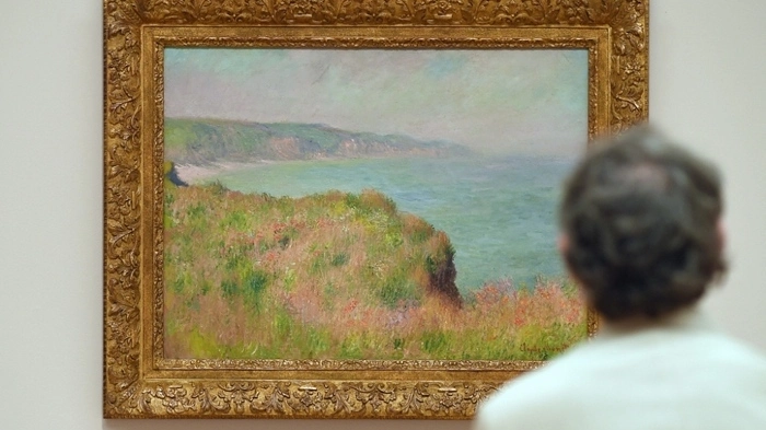 "Sur la falaise a Pourville" by Claude Monet is on display during a preview of Sotheby's impressionist and modern art evening sale in New York, May 2, 2014. Sotheby's is to hold it's impressionist and modern art evening sale on May 7, 2014. AFP PHOTO/Emmanuel Dunand "MANDATORY MENTION OF THE ARTIST UPON PUBLICATION" (Photo by EMMANUEL DUNAND / AFP)