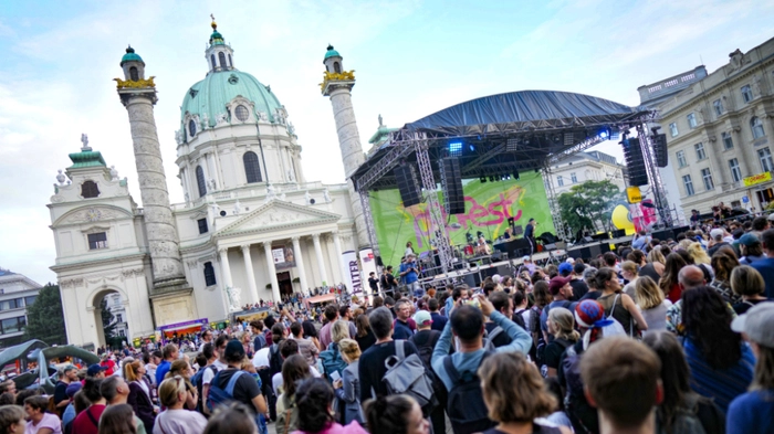 Gute Musik vor guter Kulisse: Das Popfest am Karlsplatz