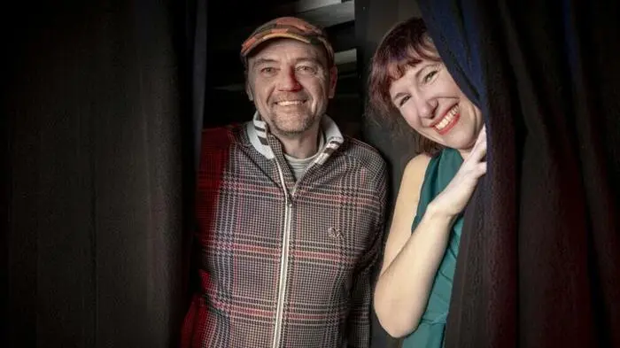 Martin Strecha-Derkics und Christina Berzaczy, die neuen Betreiber:innen des Theaters am Alsergrund.