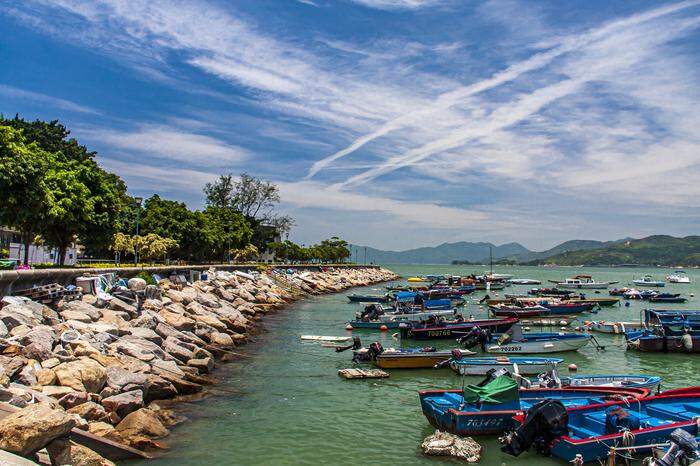 Die bunten Fischerboote im Hafen von Cheung Chau