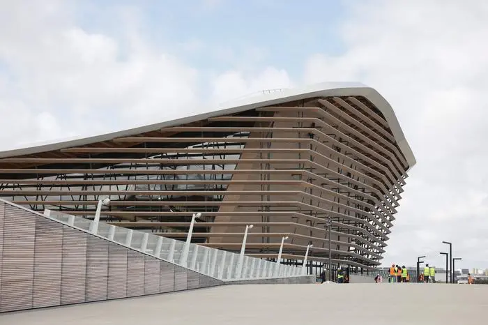 PARIS 2024, Sportstätten, Saint Denis, Centre Aquatique Olympique Centre aquatique Olympique PHOTOPQR/LE PARISIEN/Olivier Arandel  Saint-Denis  28/03/2024  Saint-Denis, France Jeudi 28 mars 2024 Paris JO 2024 Centre aquatique Olympique - Un bassin de 50 mètres 10 lignes deau pour les épreuves olympiques de natation artistique et de water-polo. - Un bassin de plongeon - 5 000 places assises dans des tribunes de type Arena  en fer à cheval  afin de vivre une expérience spectateur unique. Saint Denis, France, march 28th 2024 Paris olympics / the Olympic Aquatic Center CAO *** Local Caption *** LP/ Olivier Arandel Saint-Denis 93 France PUBLICATIONxNOTxINxFRAxBELxSUIxUK Copyright: xPHOTOPQR/LExPARISIEN/MAXPPPxLP/OlivierxArandelx 20240404LPA8446 20240404LPA8446