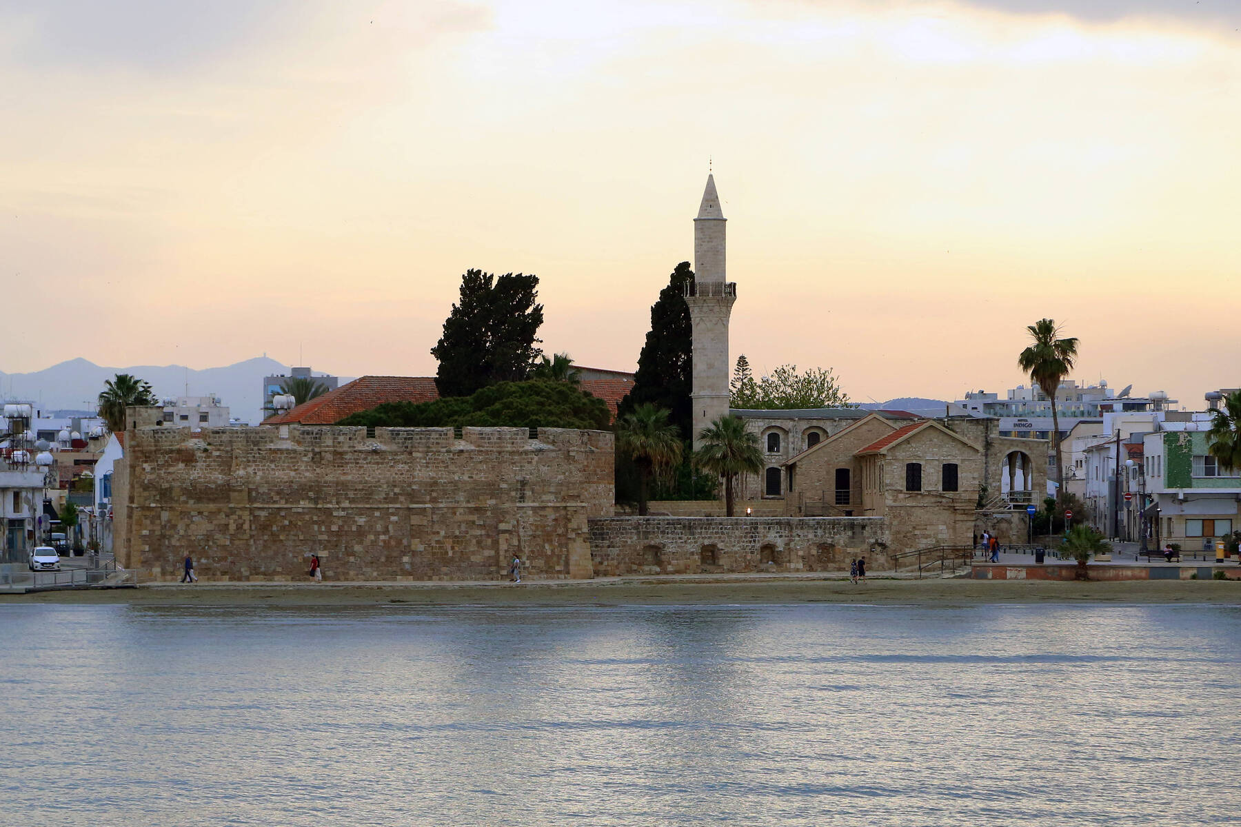 Griechenland und Zypern : Buchungen stocken: Tourismus bekommt Folgen des Iran-Kriegs zu spüren