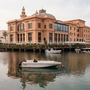 Das Teatro Margherita am alten Hafen von Bari