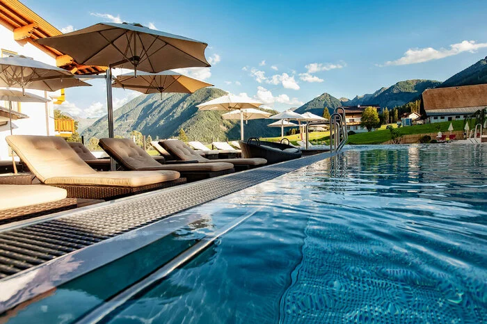 Das Hotel Schwaigerhof (vier Sterne Superior) in Schladming-Rohrmoos holt zwei Lilien und 15 Punkte.