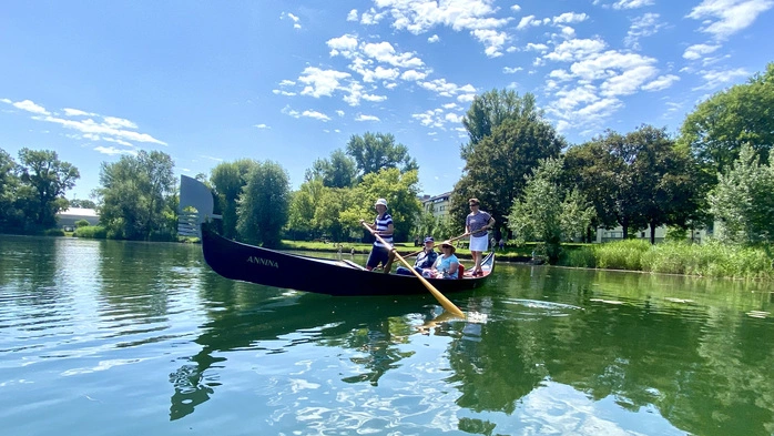 Golden mit der „Annina“ auf der Alten Donau