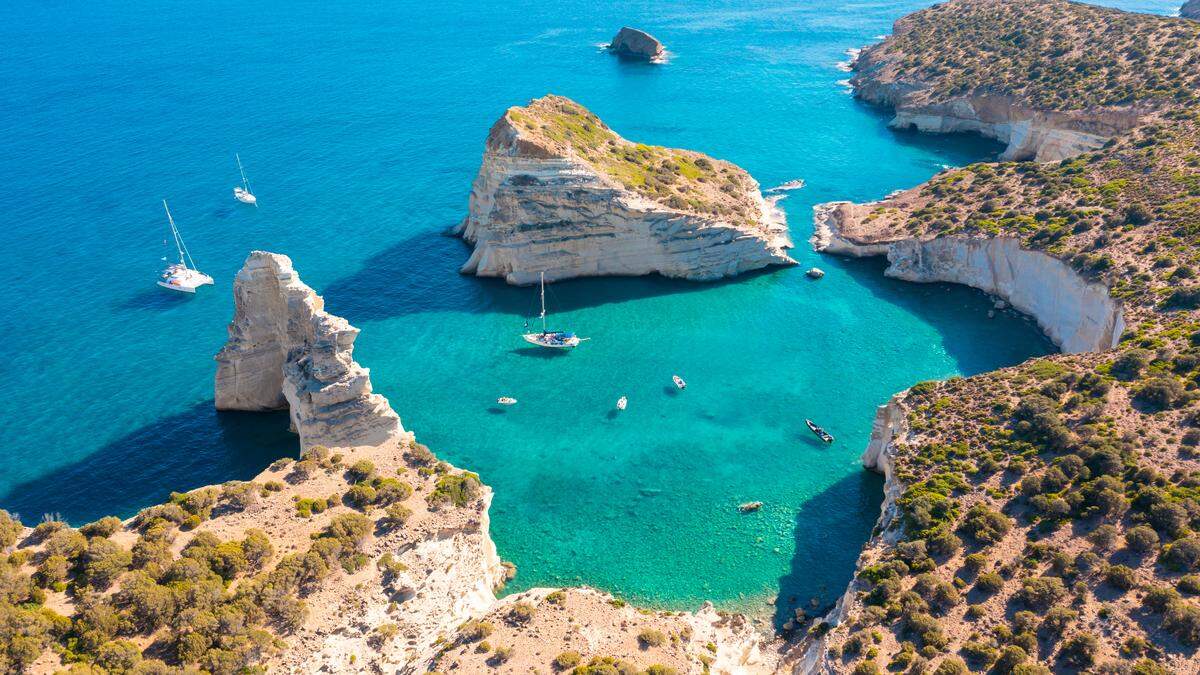 Badetour mit dem Boot in der Bucht von Kleftiko auf Milos