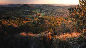 Das Balaton-Oberland mit seinen Basaltkegeln und Weinbergen