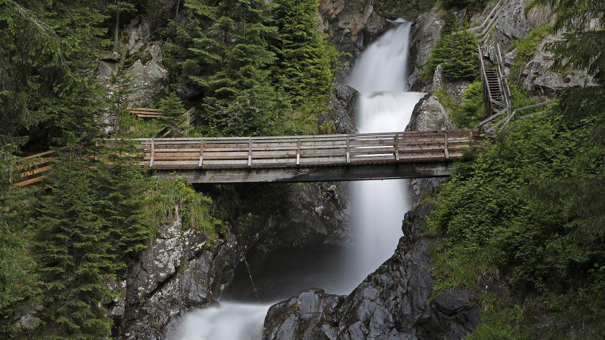 Seit 1906 ist der gesamte Wasserfall über Steige und Treppen erschlossen