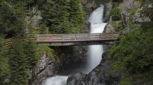 Seit 1906 ist der gesamte Wasserfall über Steige und Treppen erschlossen