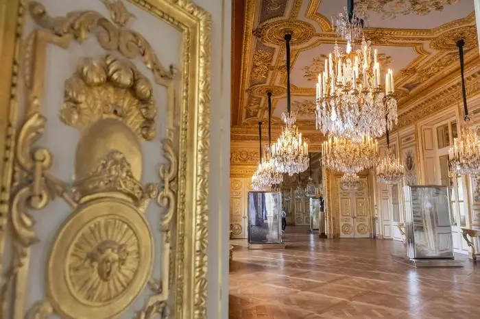 Paris, France July 26, 2021 - Chandeliers in a prestigious reception room at the Hotel De La Marine, which has just reopened after five years of restoration work. Built in 1758 on plans by Louis XV s first architect, Ange-Jacques Gabriel, this grandiose building housed both the Garde-Meuble de la Couronne and the Ministry of the Navy. HOTEL DE LA MARINE, ILLUSTRATION, MUSEE, PRESTIGE, PLACE DE LA CONCORDE, GENERIQUE, ARCHITECTURE, RESTAURATION, CULTURE FRANAISE, MONUMENT PARISIEN, TOURISME, VISITE, SITE TOURISTIQUE, HISTOIRE, SITE HISTORIQUE, STYLE NEOCLASSIQUE, LUXE, PATRIMOINE, LUSTRES PUBLICATIONxNOTxINxFRA Copyright: xVincentxIsorex 