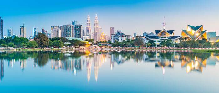 Zwischen ultramodern und traditionell: Die Skyline von Kuala Lumpur