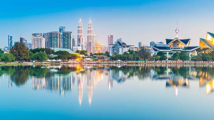 Zwischen ultramodern und traditionell: Die Skyline von Kuala Lumpur