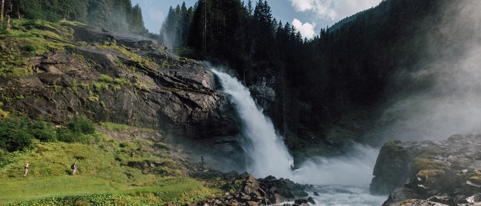 Die Krimmler Wasserfälle haben insgesamt eine Fallhöhe von 380 Metern