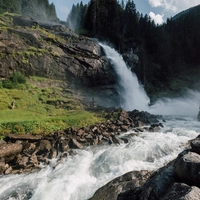 Die Krimmler Wasserfälle haben insgesamt eine Fallhöhe von 380 Metern
