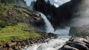Die Krimmler Wasserfälle haben insgesamt eine Fallhöhe von 380 Metern