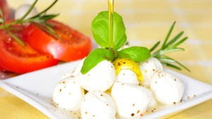 Im Test: Teuerste Mozzarella-Bällchen waren „nicht für den Verzehr geeignet“, günstige Produkte hingegen einwandfrei. 