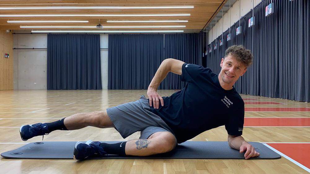 Coach Bernd Marl zeigt Übungen für die Hüfte 