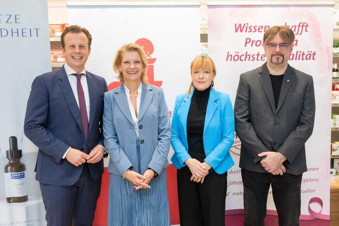 Gesundheitslandesrat Karlheinz Kornhäusl, Alexandra Fuchsbichler, Präsidentin der steirischen Apothekerkammer, Michaela Wlattnig, Patientenombudsfrau, Alexander Kollau, Uni Graz 