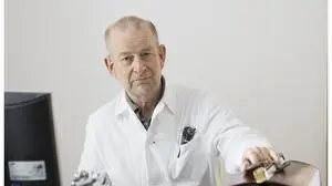 Günther Loewit ist Landarzt in Niederösterreich und kritisiert das Gesundheitssystem scharf 