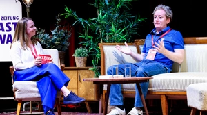 Fritz Treiber mit Sonja Krause beim Podcast-Festival der Kleinen Zeitung 