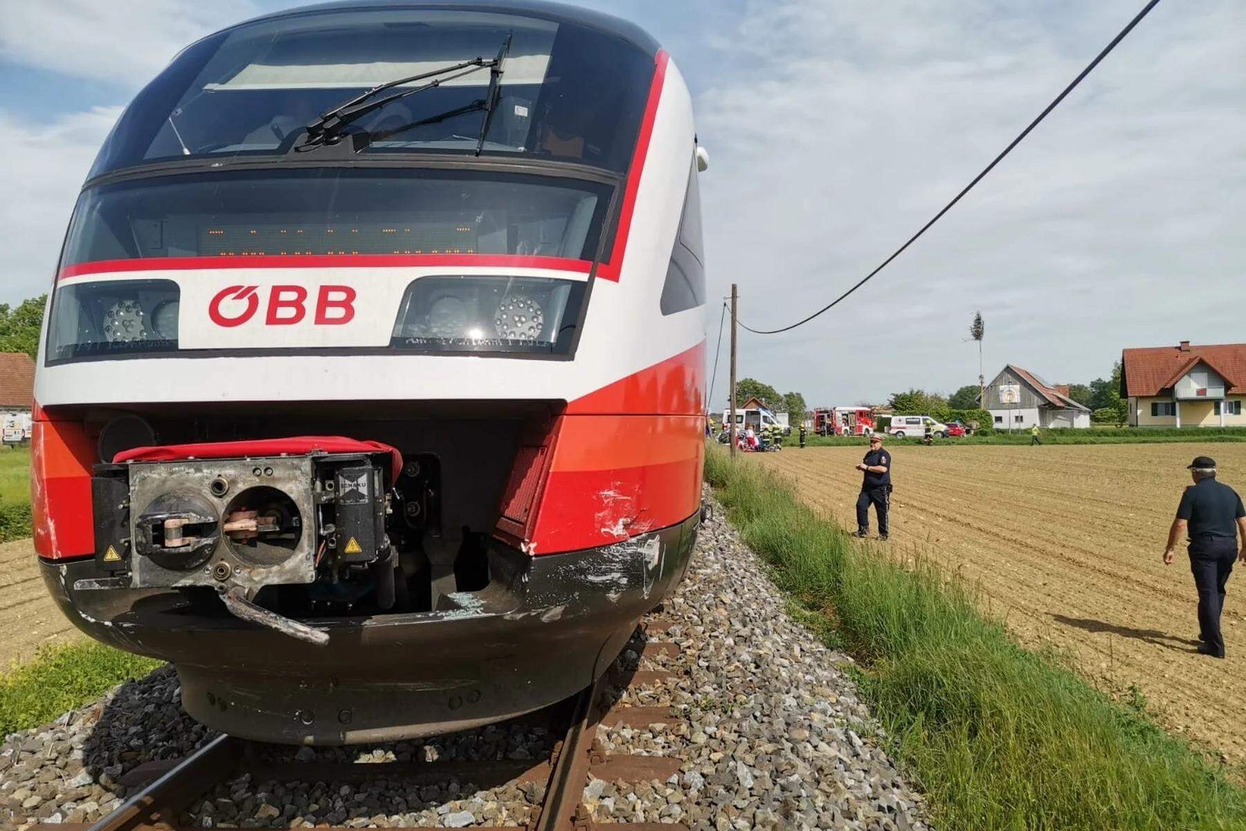Zug erfasste Auto : Wieder Unfall in Halbenrain: Junge Lenkerin erlag ihren Verletzungen