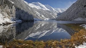 Der Übergang vom Herbst in den Winter ist am Riesachsee ein stilles Naturschauspiel