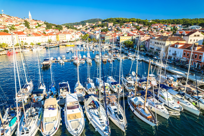 Der pittoreske Hafen von Mali Lošinj auf der Insel Lošinj 