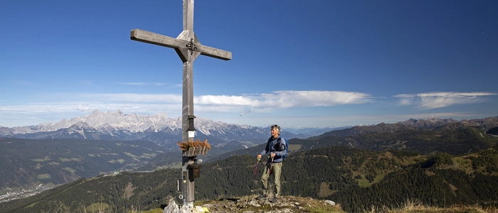 Prächtiger Ausblick vom Lackenkogel zum Dachsteinmassiv