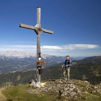 Prächtiger Ausblick vom Lackenkogel zum Dachsteinmassiv