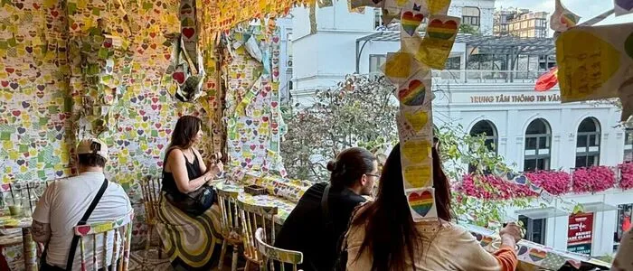 Bis heute haben sich fast eine Million Kunden im „The Note Coffee“ auf Post-its verewigt