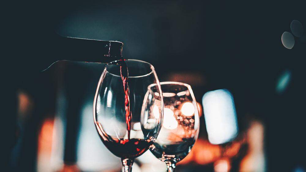 Kostenlosen Rotwein für Gäste, die freiwillig ihr Handy abgeben