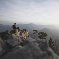 Blick auf die Gipfel nördlich der Landeshauptstadt, über die der Grazer-Bergland-Wanderweg führt