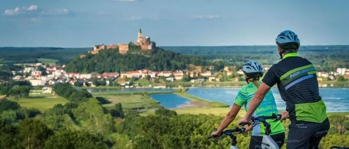 Die Paradiesroute durch das Südburgenland führt an der Burg Güssing vorbei