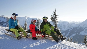 Der Blick vom Roßfeld auf die Hochwurzen zeigt die einzigartige Lage der Hochwurzenhütte (1852 m)