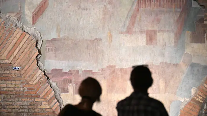 „Città Dipinta“, das große Fresko in der unterirdischen Galerie der Trajansthermen in Rom