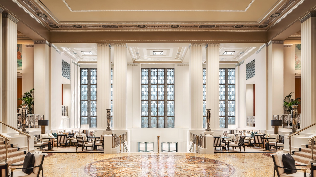 Ein Ausschnitt der renovierten Lobby im Waldorf Astoria