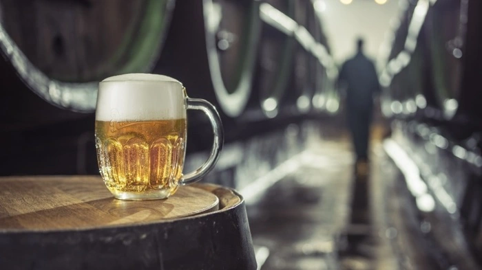 Das Pils. Keine Sehens-, sondern eine Schmeckenswürdigkeit: Das berühmte extra hopfige Pilsner ist die Mutter aller Lagerbiere und kommt natürlich in aller Welt aus den Zapfhähnen, aber nirgendwo schmeckt es wohl so gut wie in seiner Heimatstadt, wo allergrößtes Augenmerk auf Bierkultur gelegt wird. Ein Bier bekommt man übrigens auch, wenn man Mlíko (Milch) bestellt: Was wie ein Malheur aussieht, ist ein klassischer Zapfstil mit einem Mini-Schluck Bier und sonst nur Schaum. Getrunken wird es auf Ex.