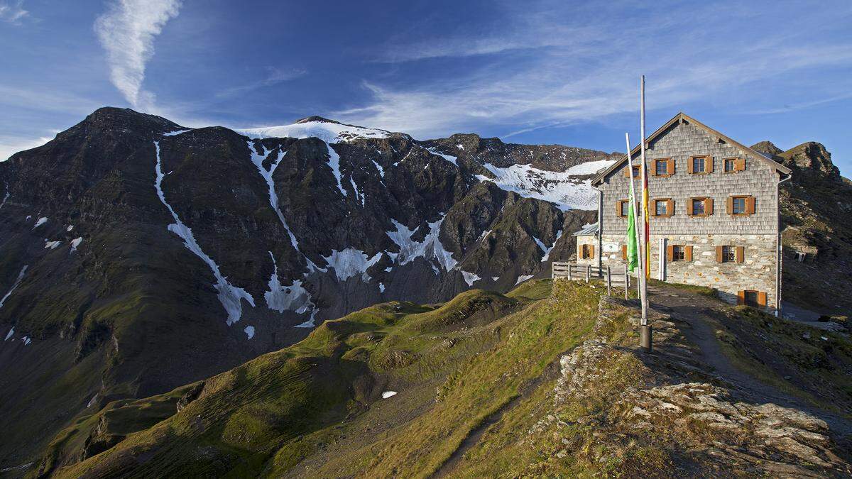 Vom Schareck (3122 m) eröffnet sich ein herrlicher Blick auf den Rauriser Sonnblick (3106 m) und den Hocharn (3254 m)