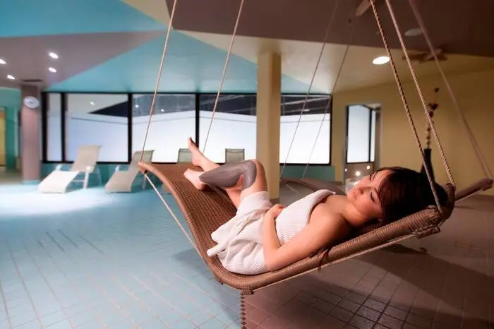 Tuheljske Toplice nahe Zagreb verfügt über eine Thermal- und Heilschlammquelle, deren Produkte in der Therme zur Anwendung kommen.  In der großen Wasser-Oase warten Attraktionen wie Adrenalinrutschen, Geysire und Wasserfälle in acht mit Thermalwasser gefüllten Innen- und Außenbecken.