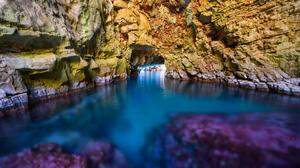 Die Odysseus-Höhle an der Küste von Mljet