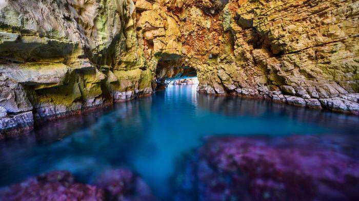 Die Odysseus-Höhle an der Küste von Mljet