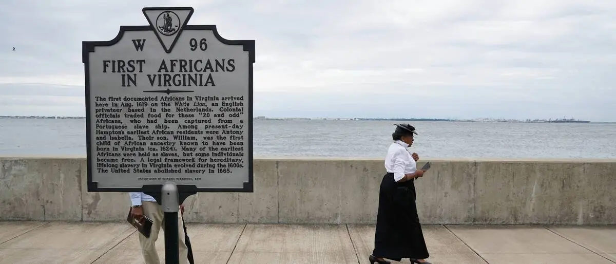 Am 20. August 1619 erreichten erste aus Afrika verschleppte Sklaven Amerika. Heute erinnert eine Tafel daran