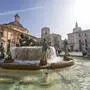 Die Plaza de la Virgen in Valencia mit dem Turia-Brunnen, dahinter die Kathedrale