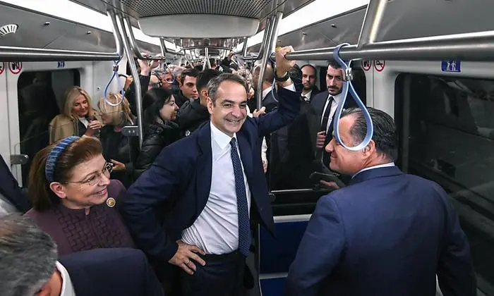 Ministerpräsident Mitsotakis nahm an der Premierenfahrt teil