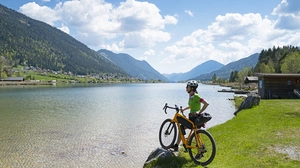 Der Weißensee am Fuß der Gailtaler Alpen ist nur eine erste Zwischenstation auf unserem Weg nach Villach