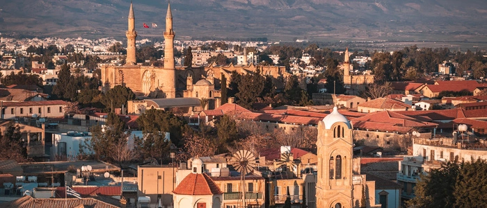 Die Altstadt von Nikosia mit Blick in den nördlichen Teil und auf die Selimiye-Moschee
